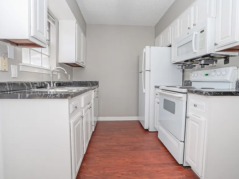 Magnolia Apartments — Photo 25