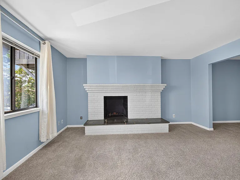 225 Harvest Dr — Photo 6