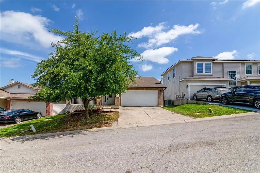 4 bed, 2.0 bath, 1877 sqft, $2,200 — Photo 3