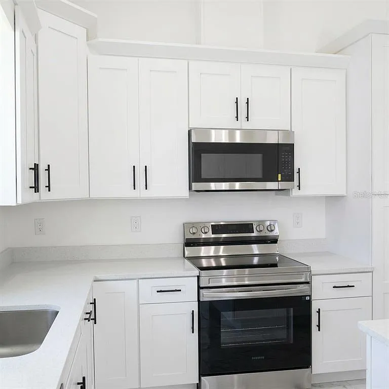 4 bed, 2.5 bath, 2030 sqft, $3,400 — Photo 2