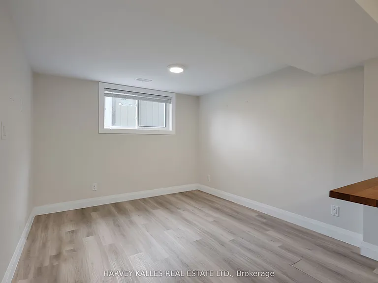 242 Acton Ave #LOWER — Photo 11