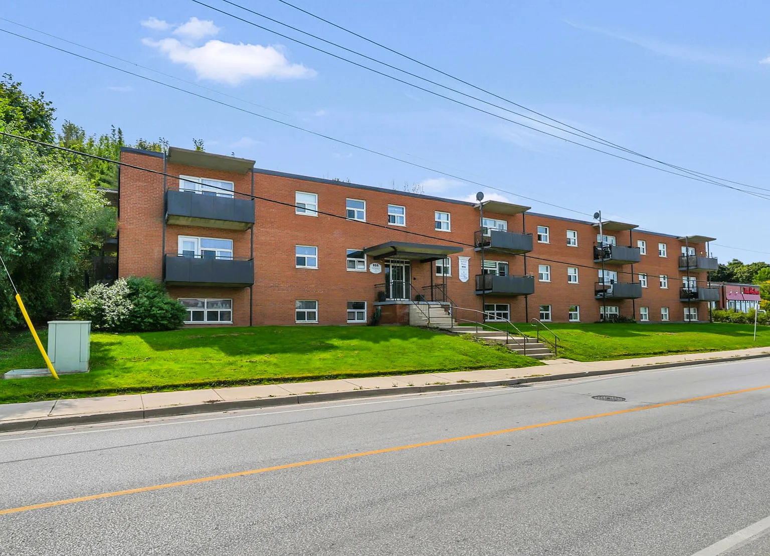 Bayfield Manor Apartments — Photo 2