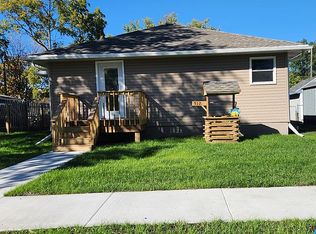 512 SE 3rd St, Madison, SD 57042