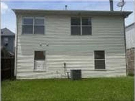 2nd image of 1416 Drake Ln