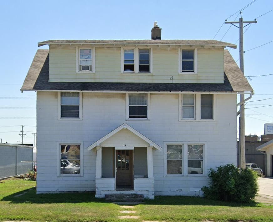 1st image of 114 E Lincoln Way #4