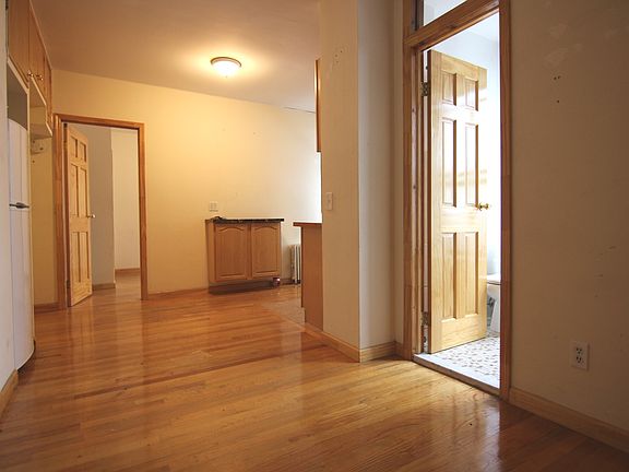 2nd image of 208 E 6th St APT 6