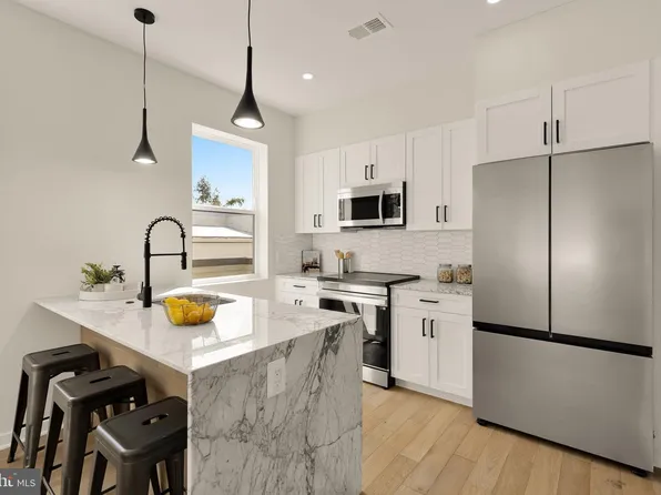 2606 41st St NW #7, Washington, DC 20007