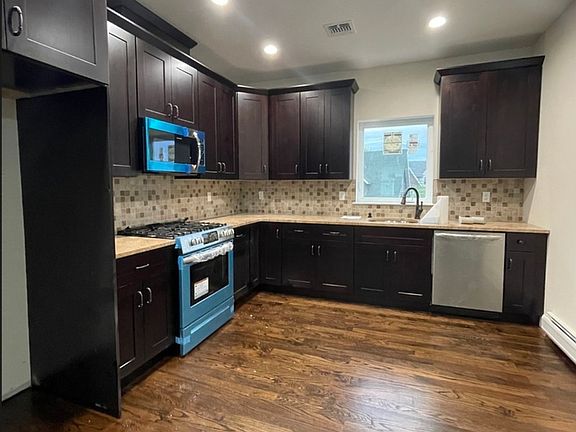 3rd image of 866 Stafford Ave #22
