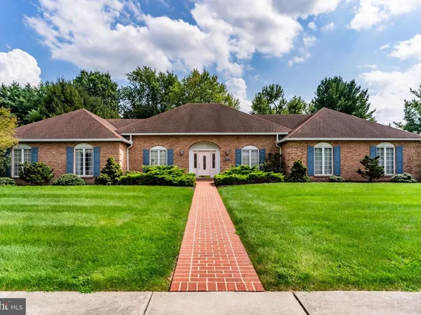1120 Sherwood Dr, Carlisle, PA 17013