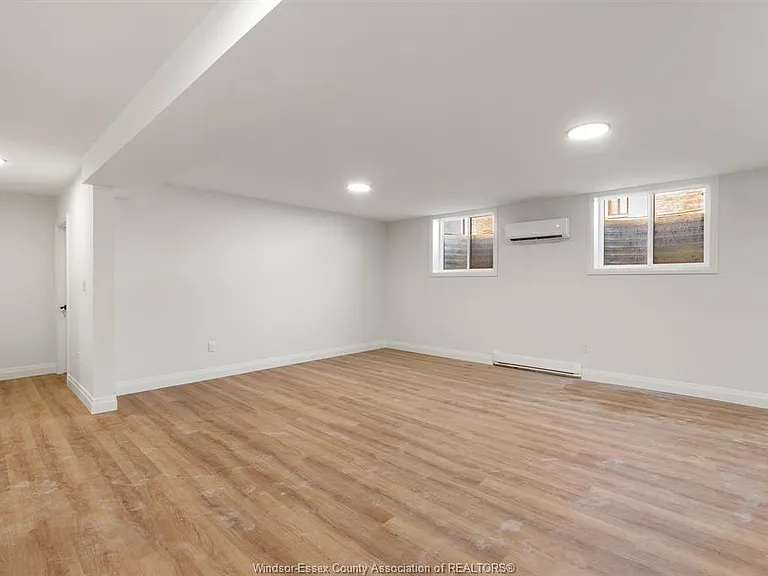 160 McLellan Ave #B — Photo 11
