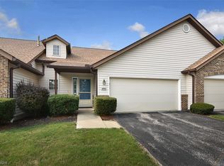 5711 Gateway Ln #1002, Brookpark, OH 44142