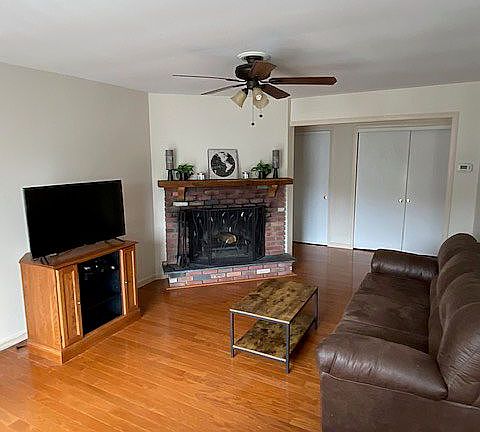 3rd image of 7 Heritage Dr Unit H