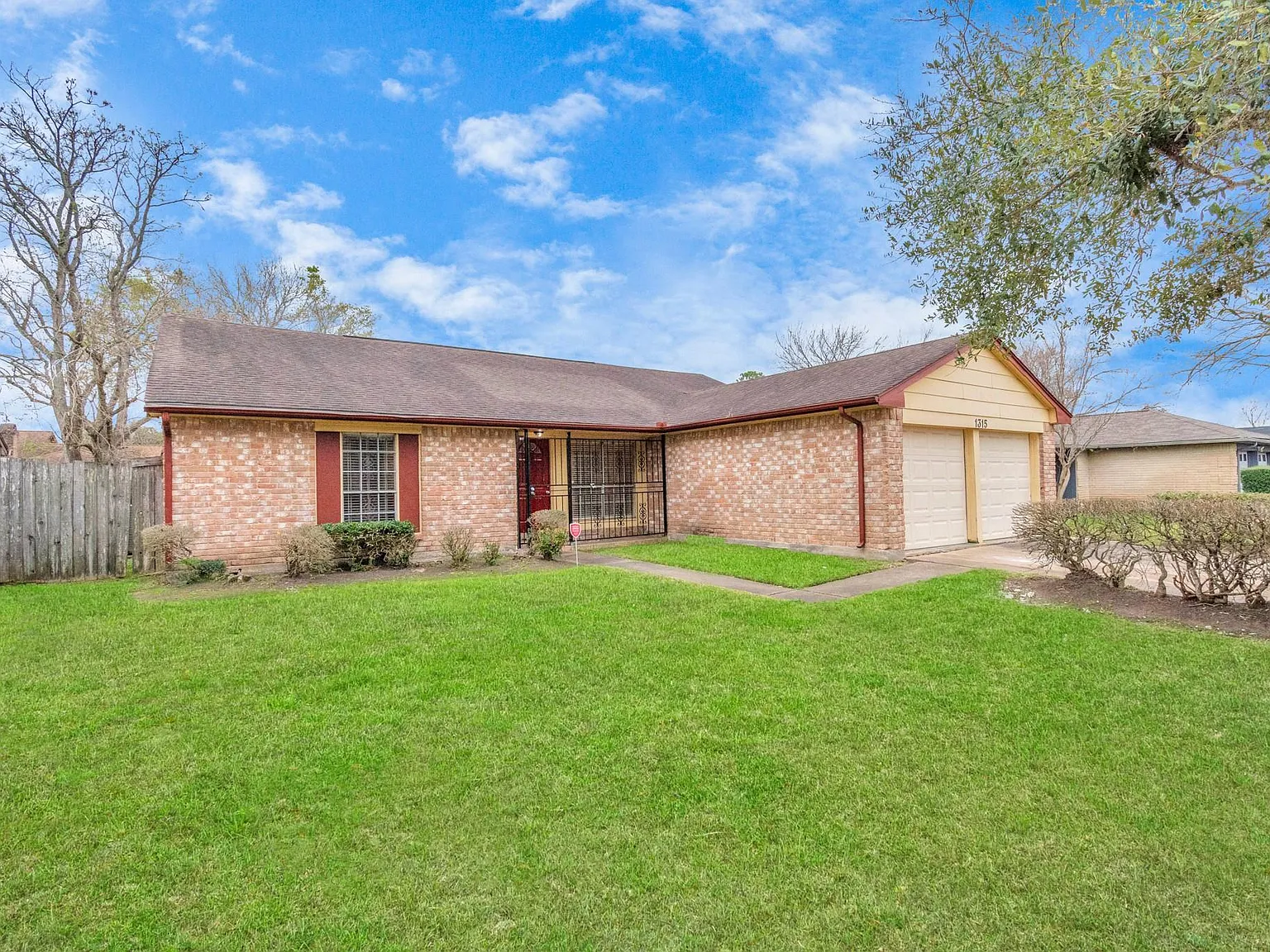 4 bed, 2.0 bath, 1854 sqft, $1,950 — Photo 2