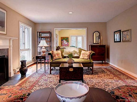 4th image of 116 King Richard Ct