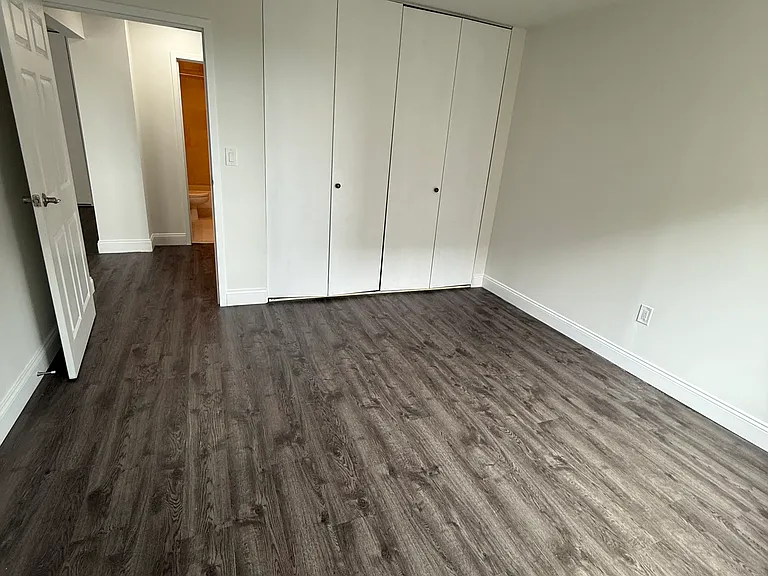 Excelsior II Apartments — Photo 18
