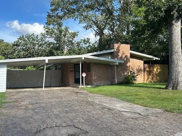 1802 N 10th St, Longview, TX 75601