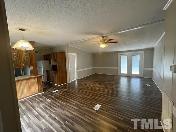 3rd image of 201 Krystal Cir