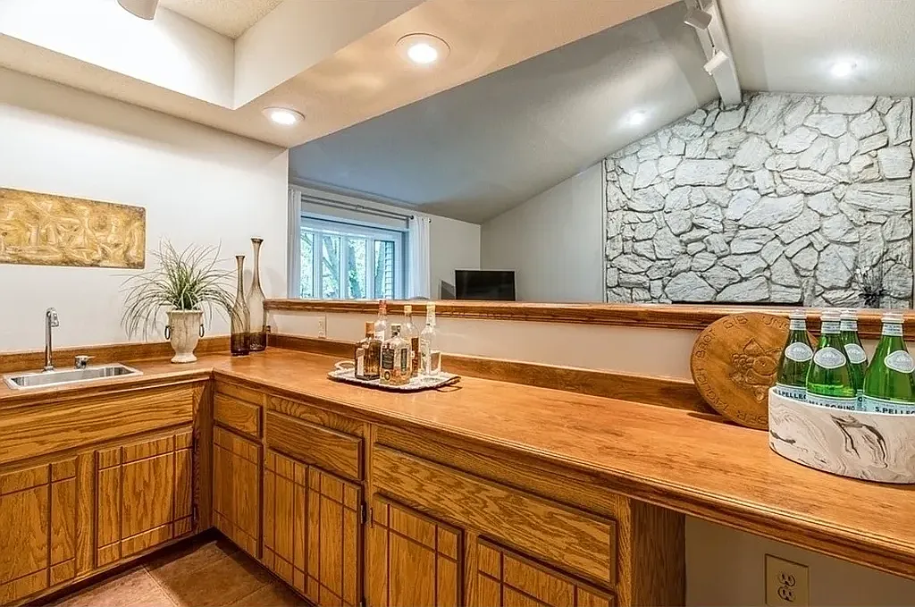 4 bed, 3.5 bath, 3366 sqft, $2,975 — Photo 3