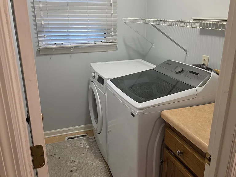 637 Sugartree Ln — Photo 18