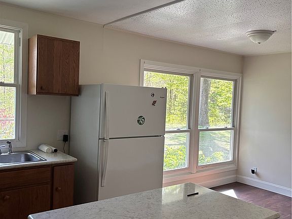 4th image of 3253 Oswego Rd