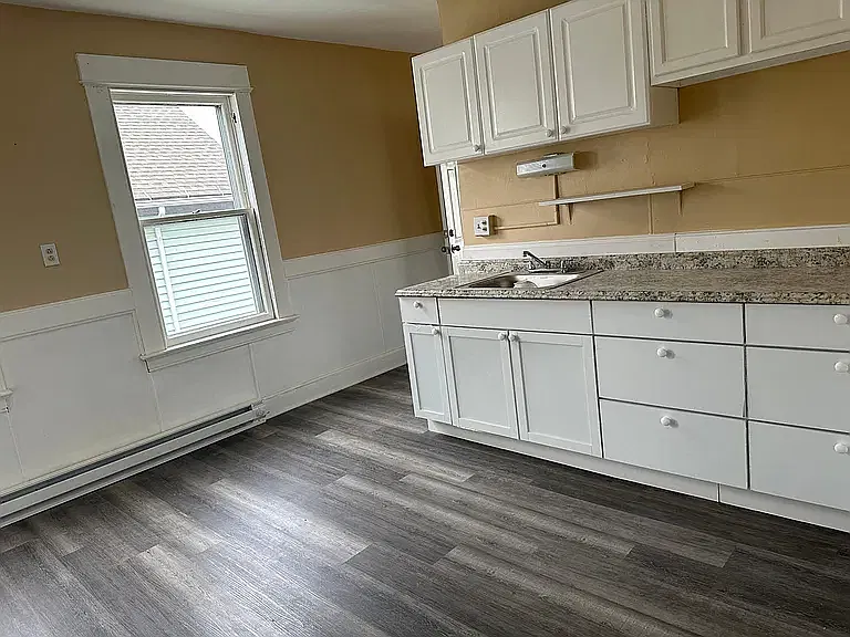 3 bed, $1,375 — Photo 3