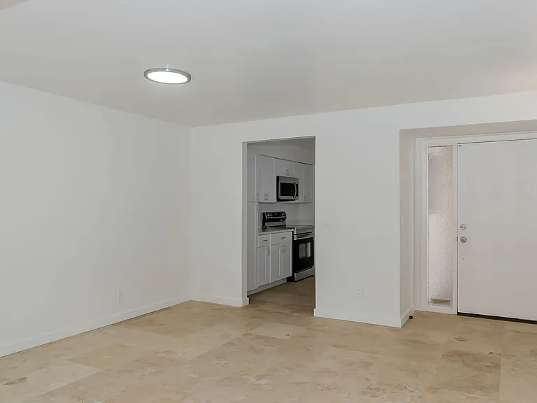 2720 N Beverly Ave — Photo 12