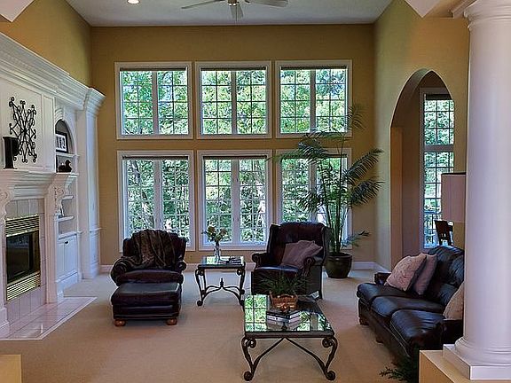 Great Room, 14' ceilings