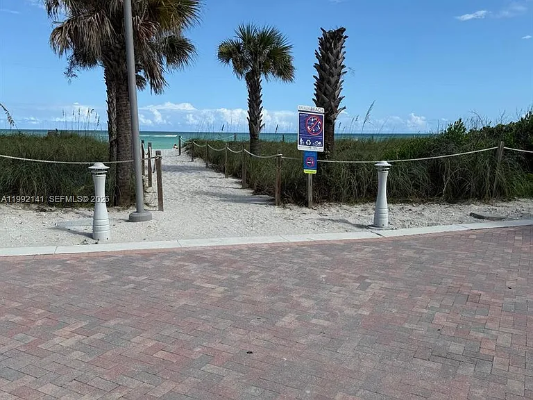 5005 Collins Ave #1525 — Photo 27