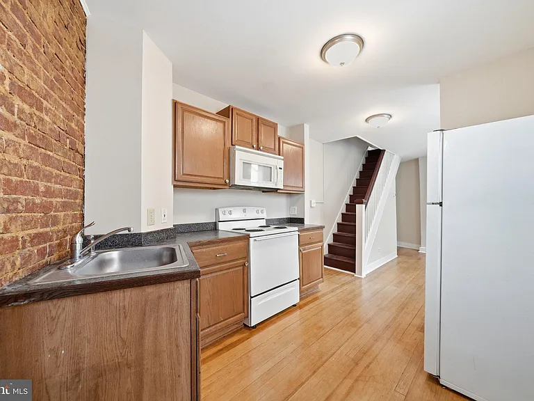 403 W South St #A — Photo 12