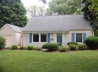 30907 Bexley Dr, Bay Village, OH