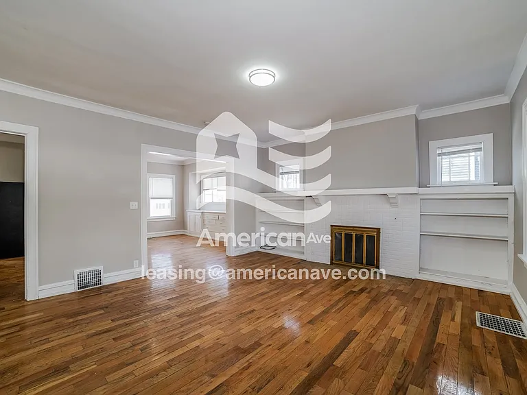 1656613_004_wm_-_living_room_13504686.jpg