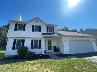 119 N Springhurst Dr, East Greenbush, NY 12061