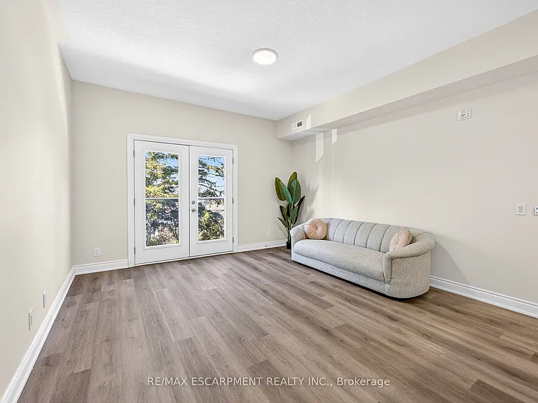 261 King St E #302 — Photo 17
