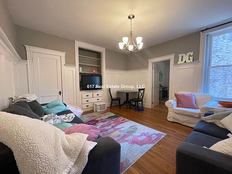 1122-1 Commonwealth Ave — Photo 1