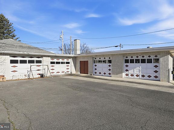 3rd image of 501 S Breezewood Rd