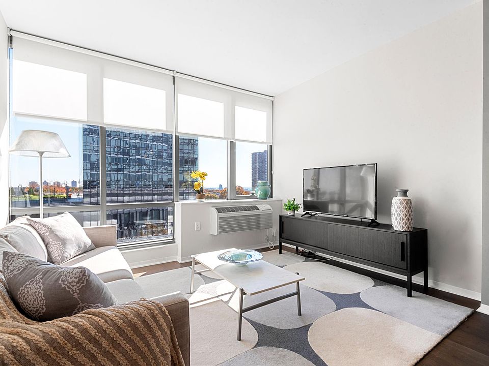 1st image of 2020 Hudson St #1
