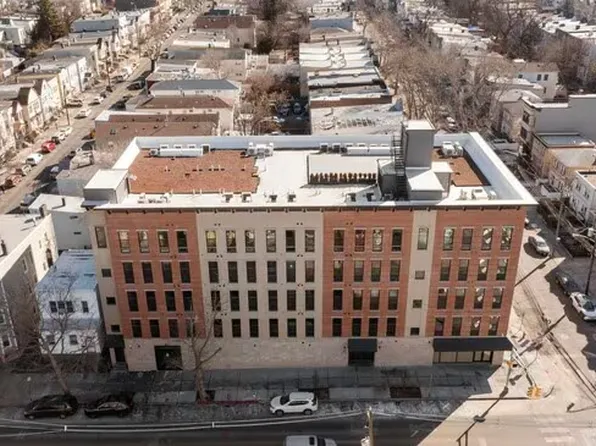 130-132 Mallory Avenue image 12 of 12