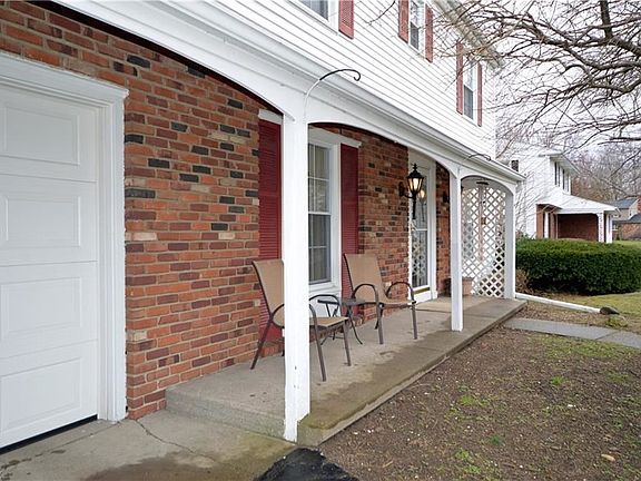 3rd image of 144 Willowbend Dr