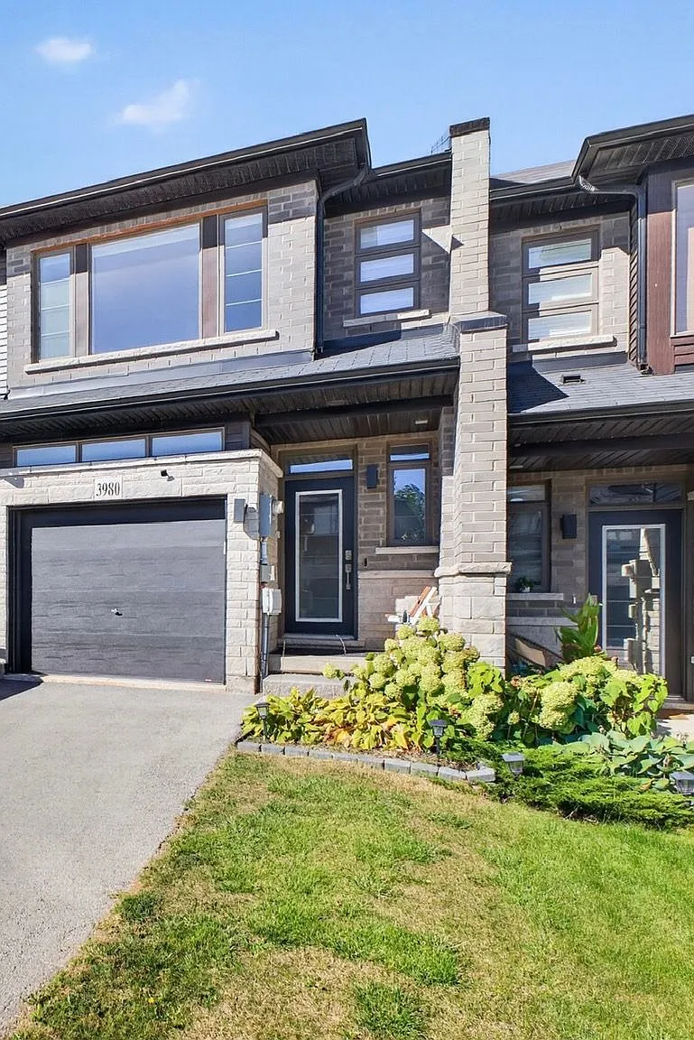 3 bed, $2,699 — Photo 1