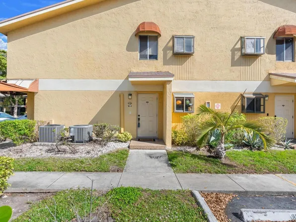 3053 N Oakland Forest Drive #102, Oakland Park, FL 33309