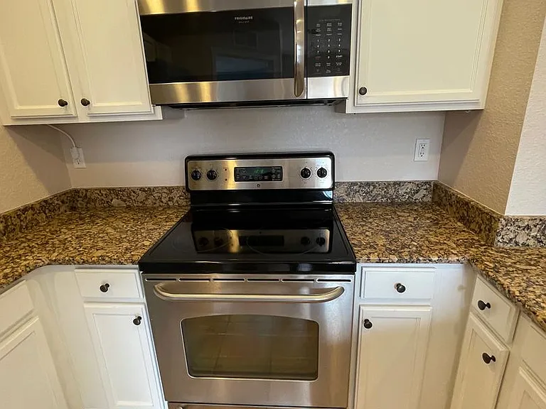 4600 E Moody Blvd #7L — Photo 7