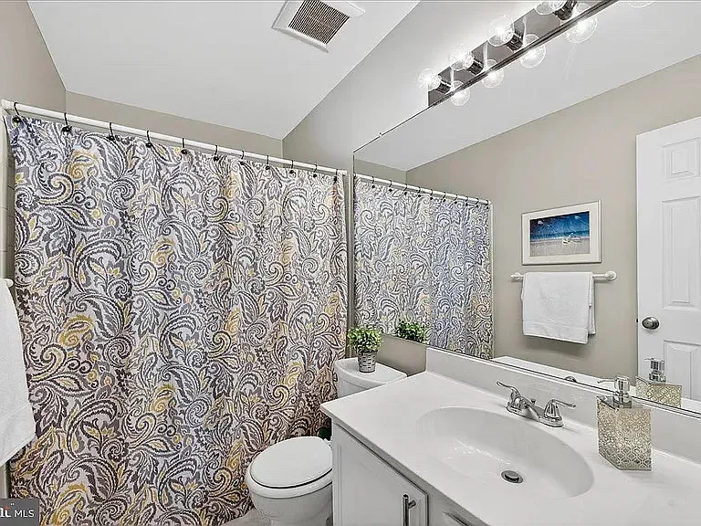 14083 Betsy Ross Ln — Photo 14