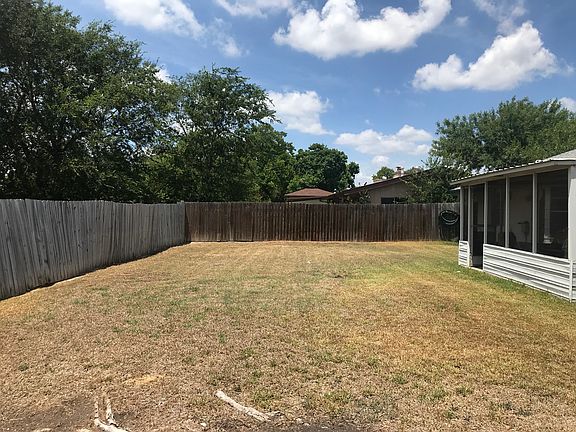 3rd image of 234 Meadow Path Dr