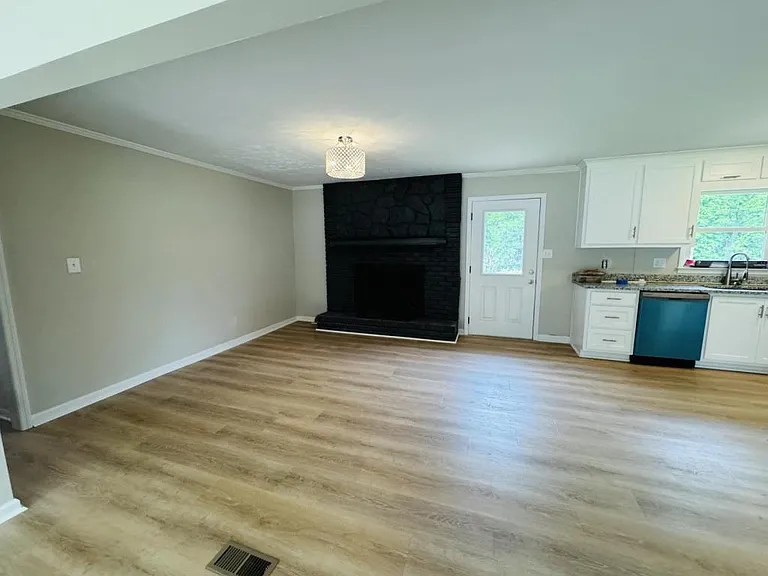 119 Dobbins Cir — Photo 8