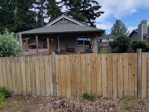 Front ofbhouse with large covered porch. Great for entertaining.