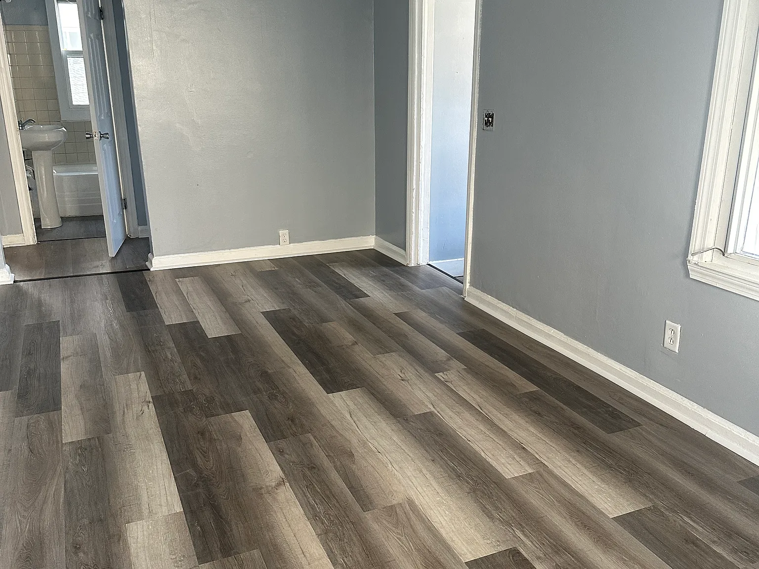 3 bed, 1.5 bath, 1000 sqft, $1,300 — Photo 2