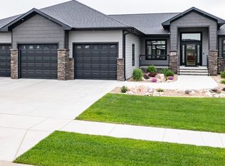 5809 Heritage Ridge Rd, Bismarck, ND 58503