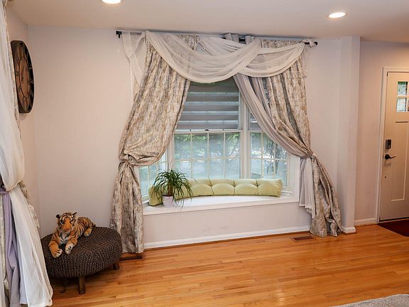 5th image of 4865 Red Hill Way
