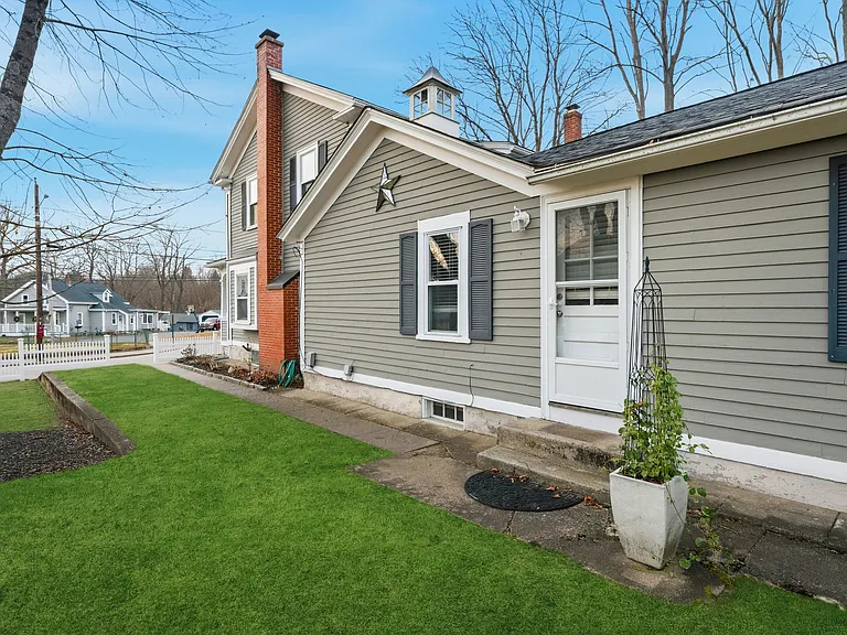 17 N Pleasant St #2 — Photo 25