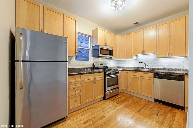 1st image of 1938 W Melrose St #3
